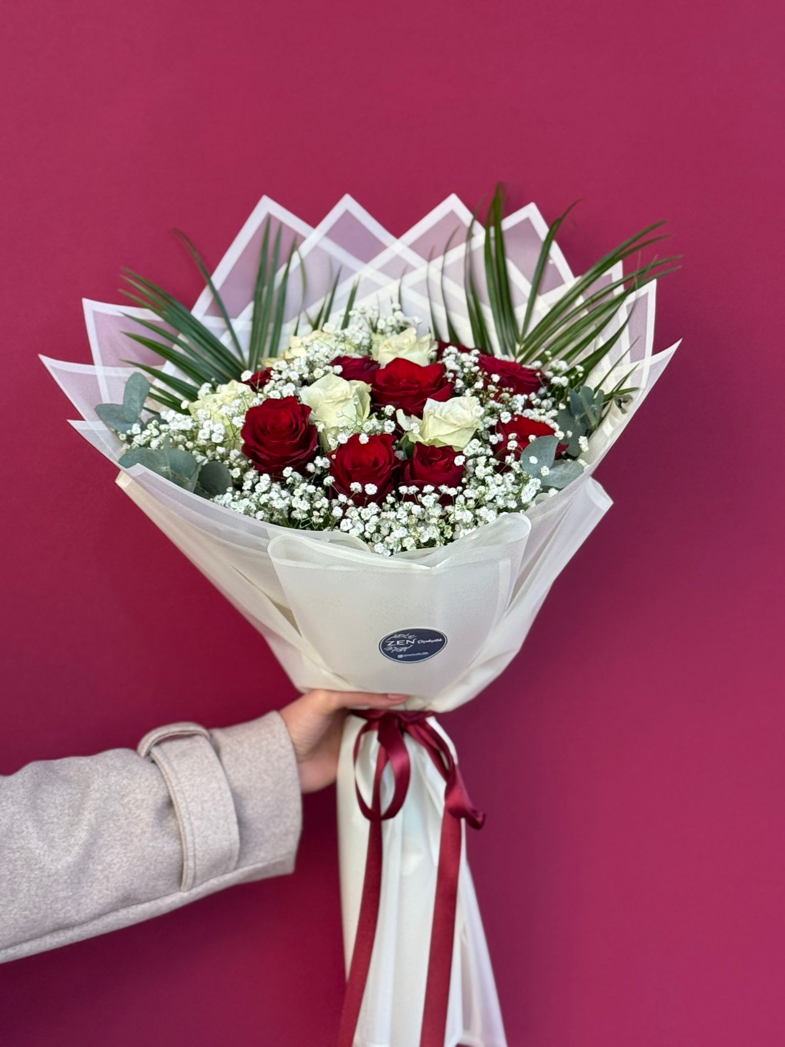 Kırmızı ve Beyaz Gül Buketi