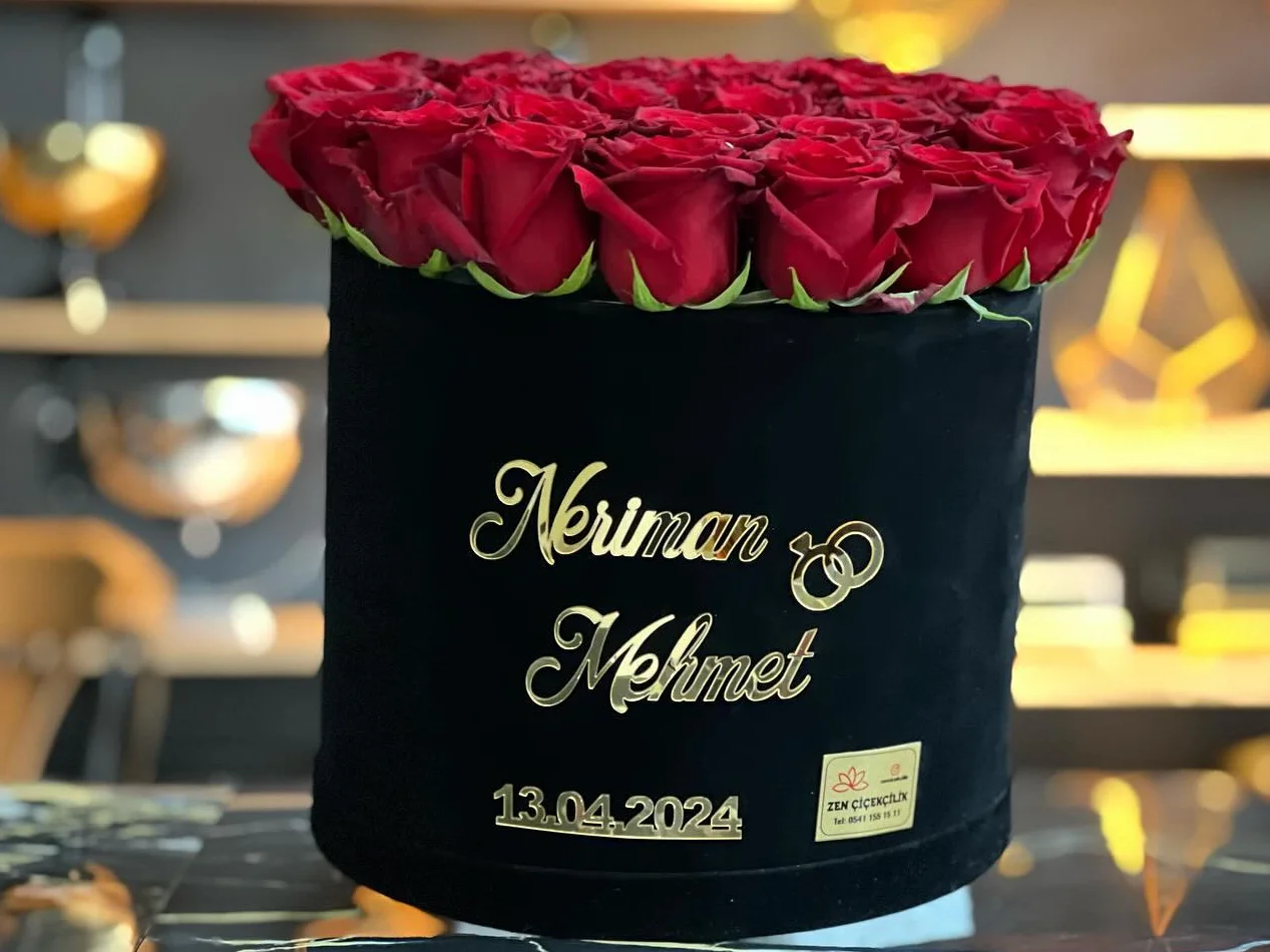 Kutuda Canlı Gül İsteme Çiçeği