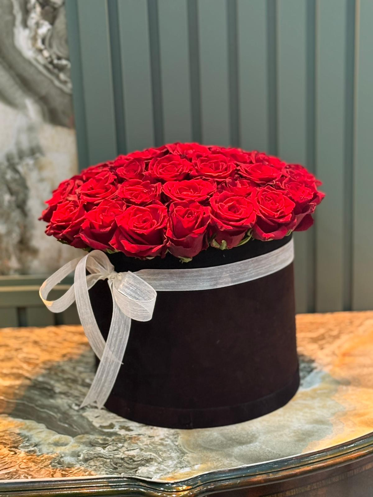 Kutuda Canlı Gül İsteme Çiçeği