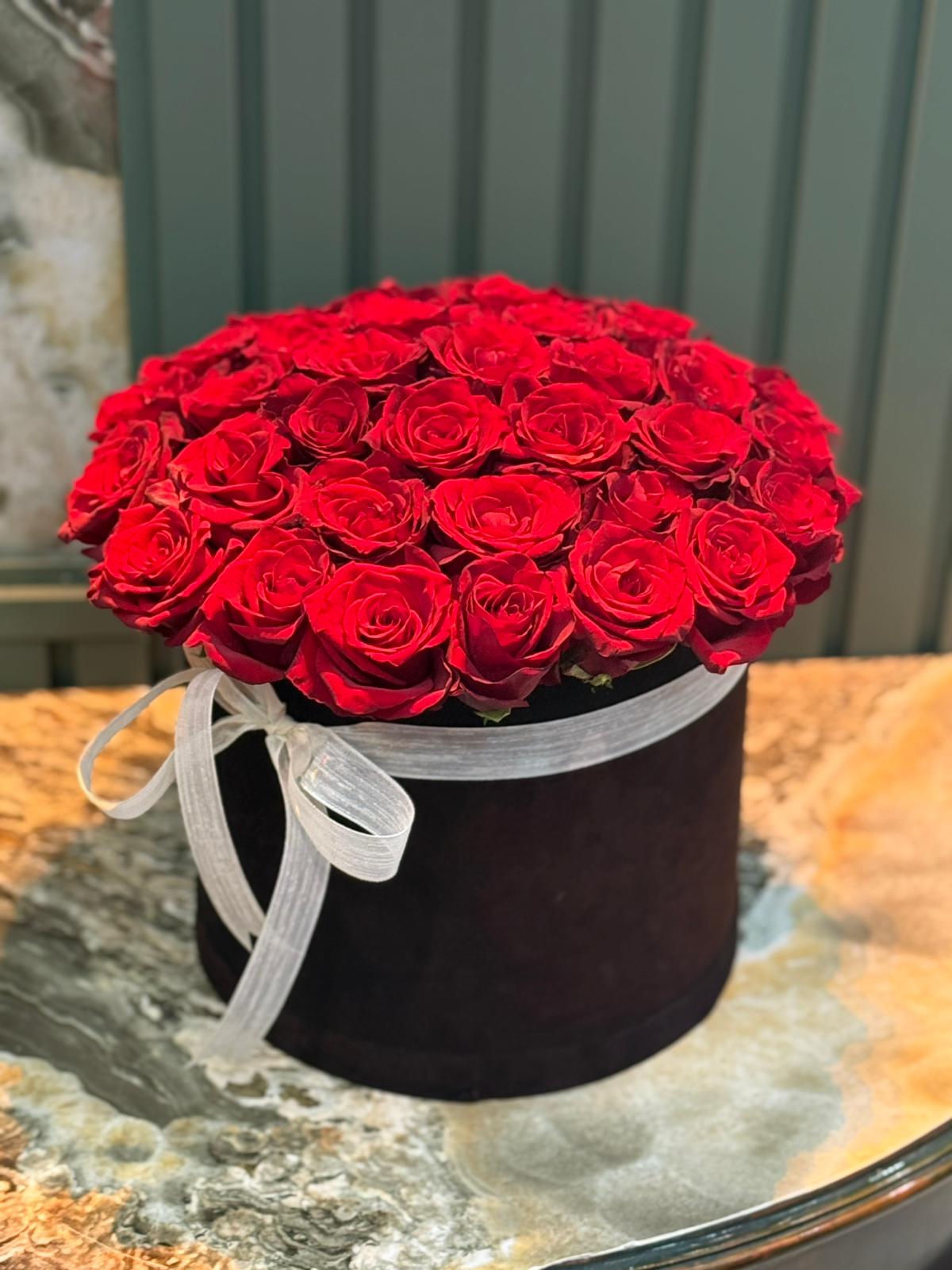 Kutuda Canlı Gül İsteme Çiçeği