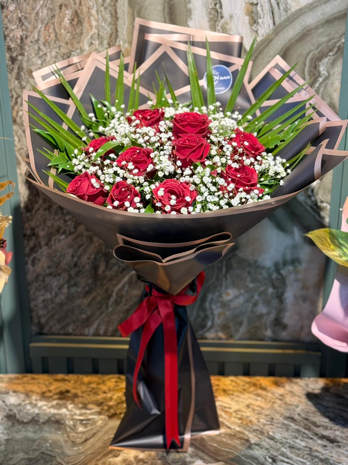 10 Güllü Canlı Buket