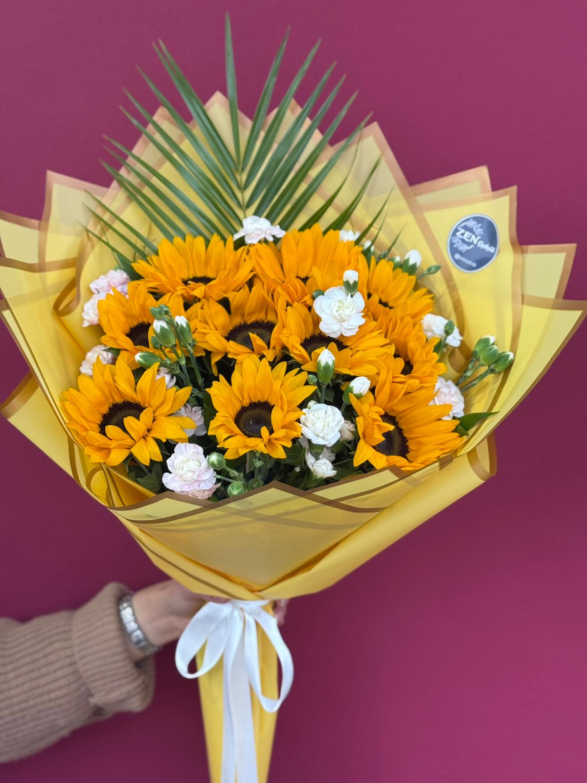 Ay Çiçeği ve Karanfil Buketi