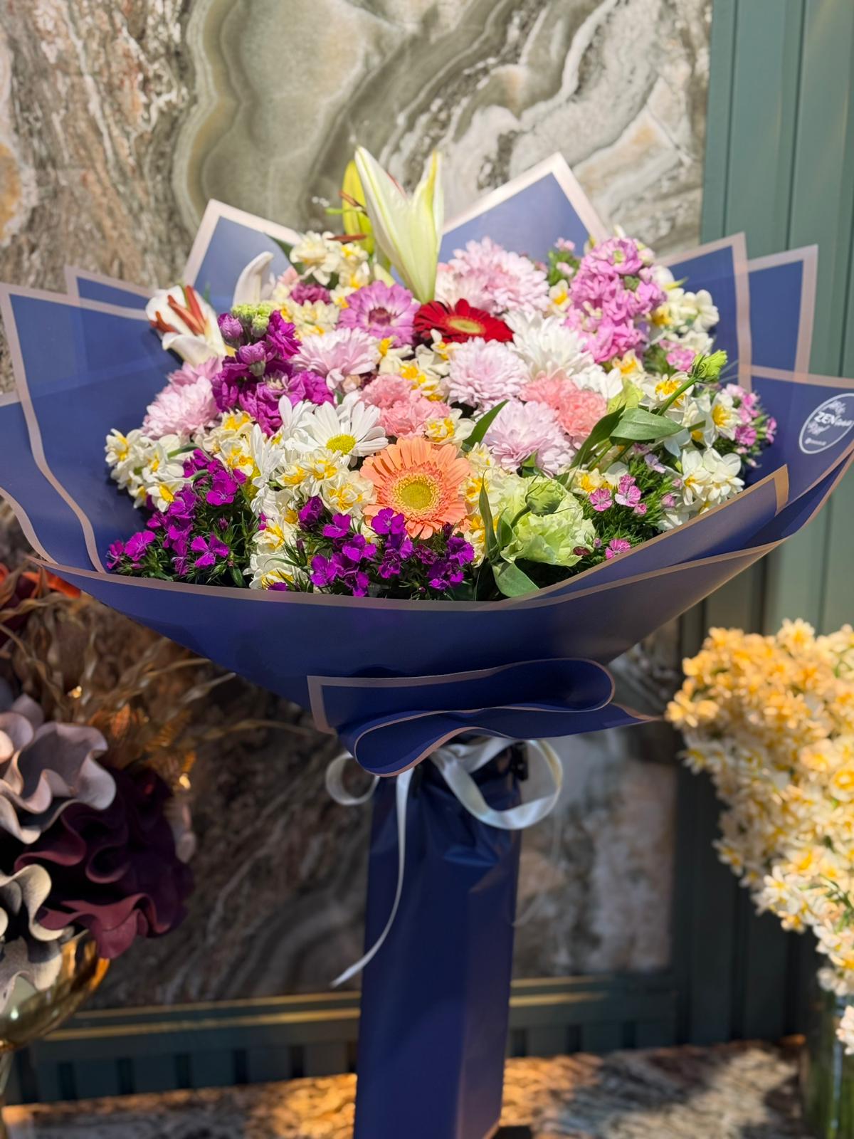 Karışık Mevsim Çiçekleri Buketi