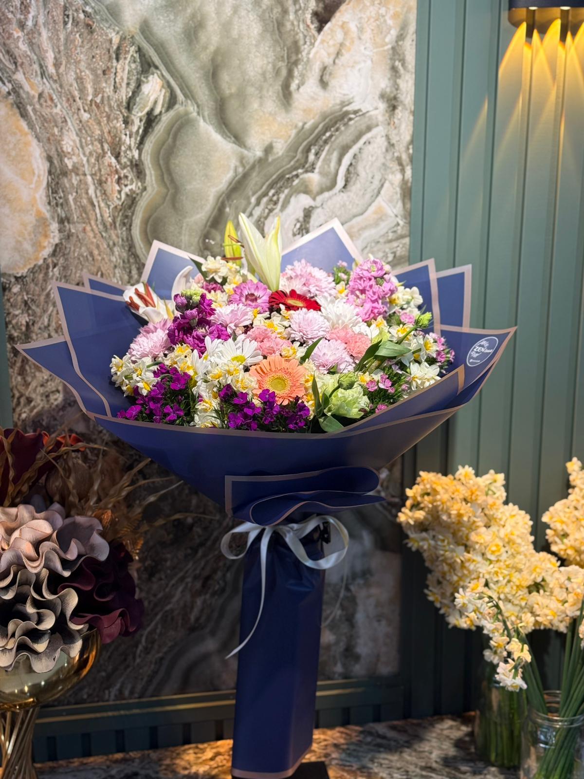 Karışık Mevsim Çiçekleri Buketi