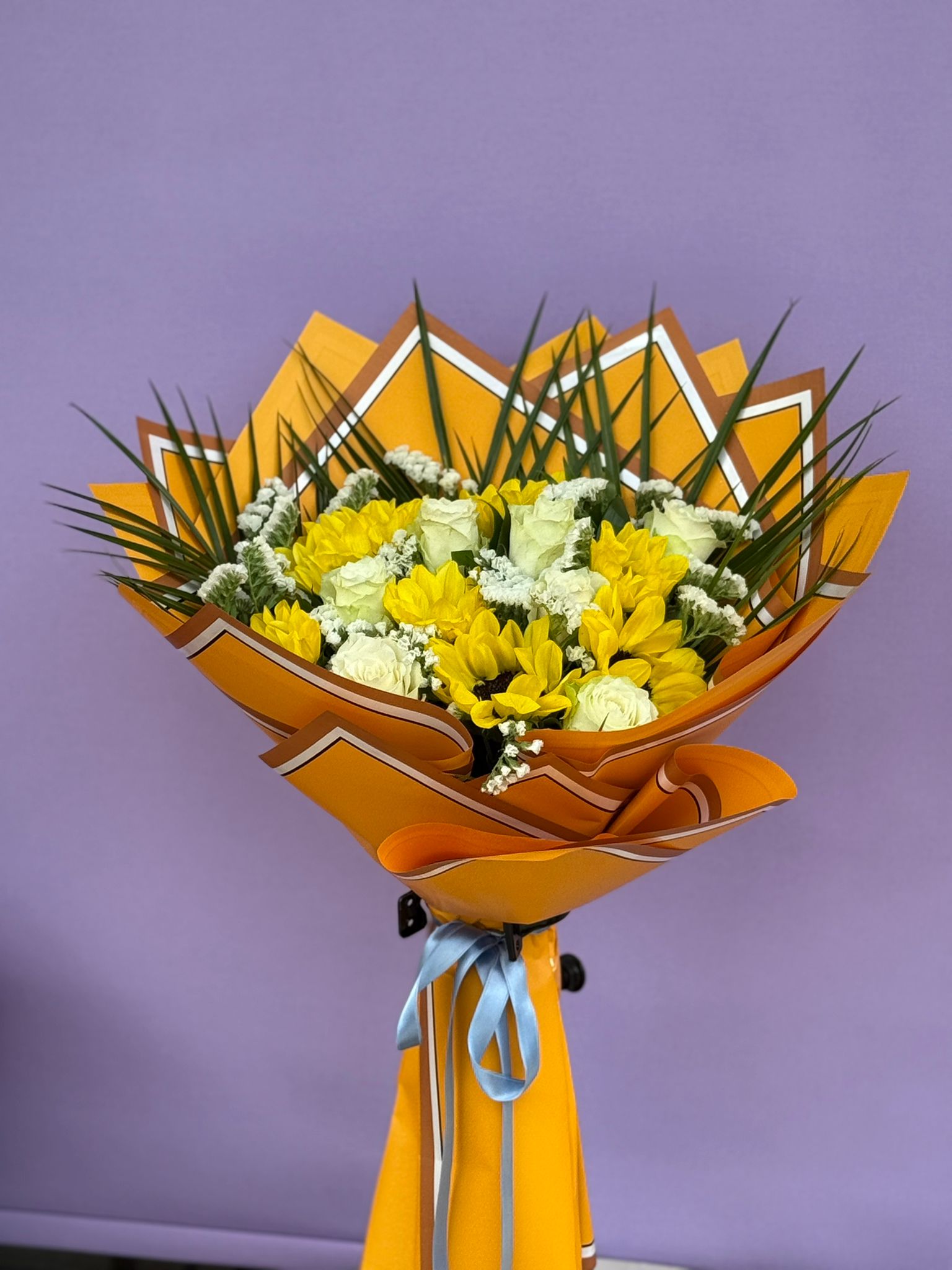 Ay Çiçeği ve Karanfil Buketi