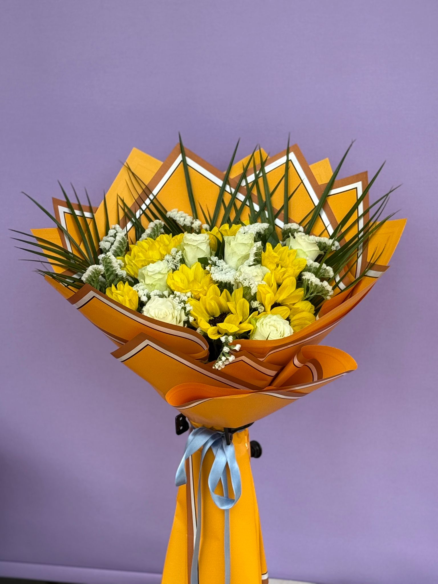 Ay Çiçeği ve Karanfil Buketi