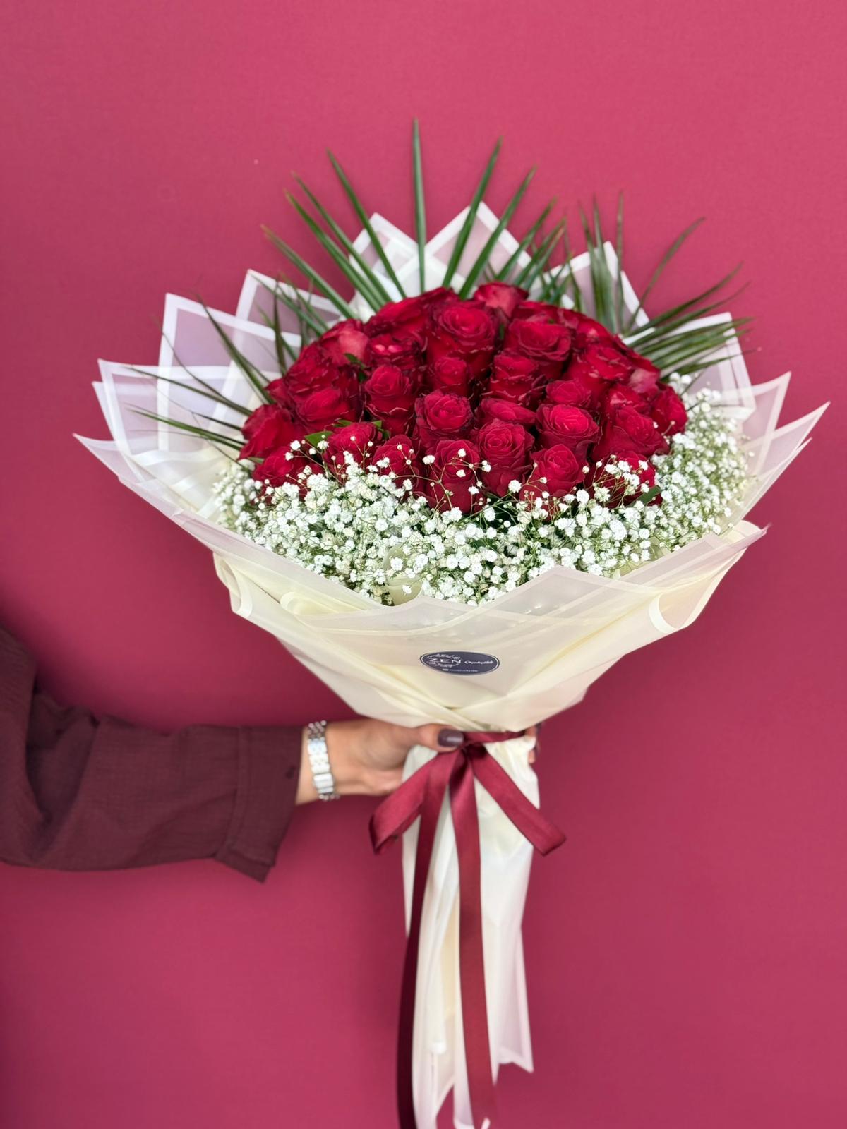41 Canlı Kırmızı Gül Buketi
