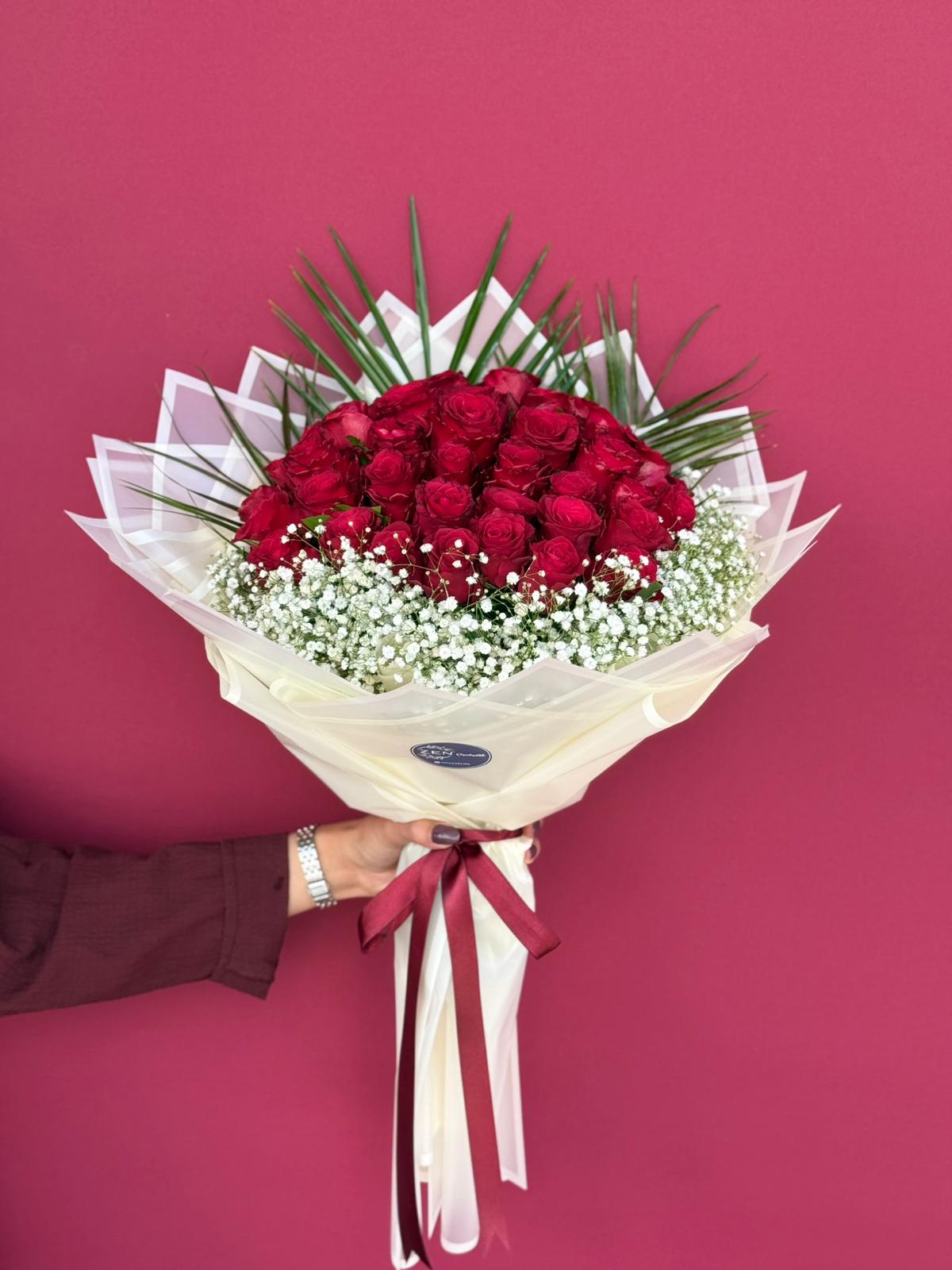41 Canlı Kırmızı Gül Buketi