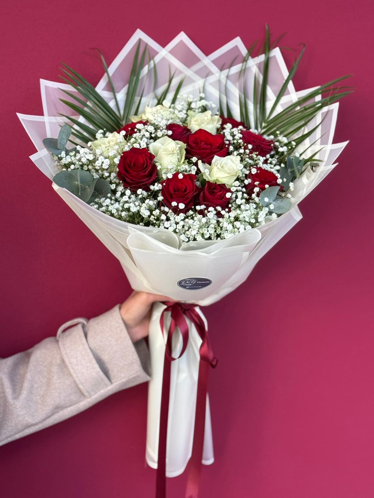 15 Canlı Gül Buketi