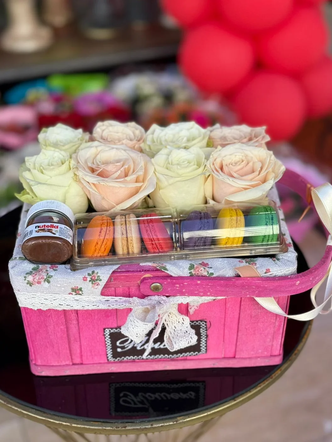 Sepette Canlı Gül ve Hediyelik