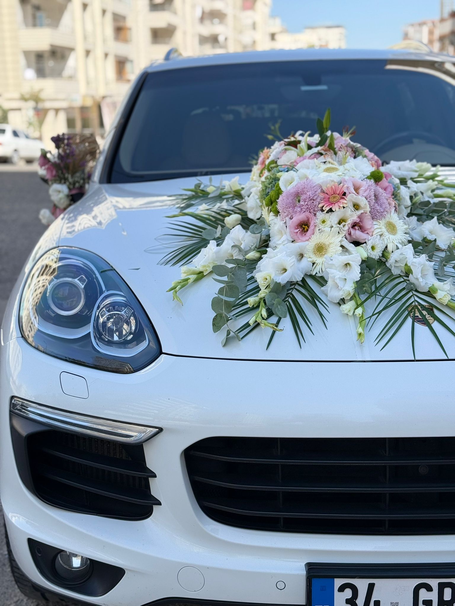 Özel Canlı Çiçeklerle Araba Süsleme