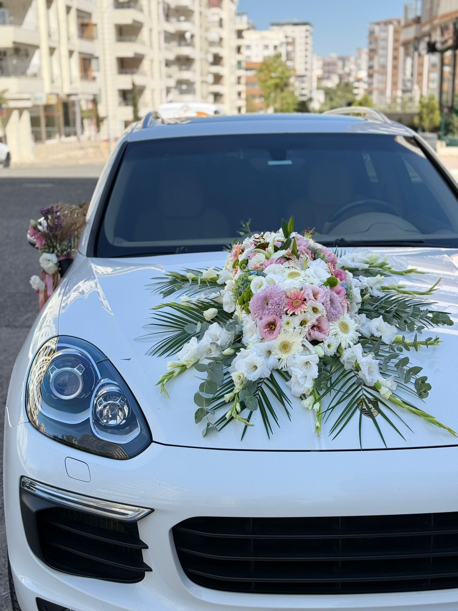 Özel Canlı Çiçeklerle Araba Süsleme