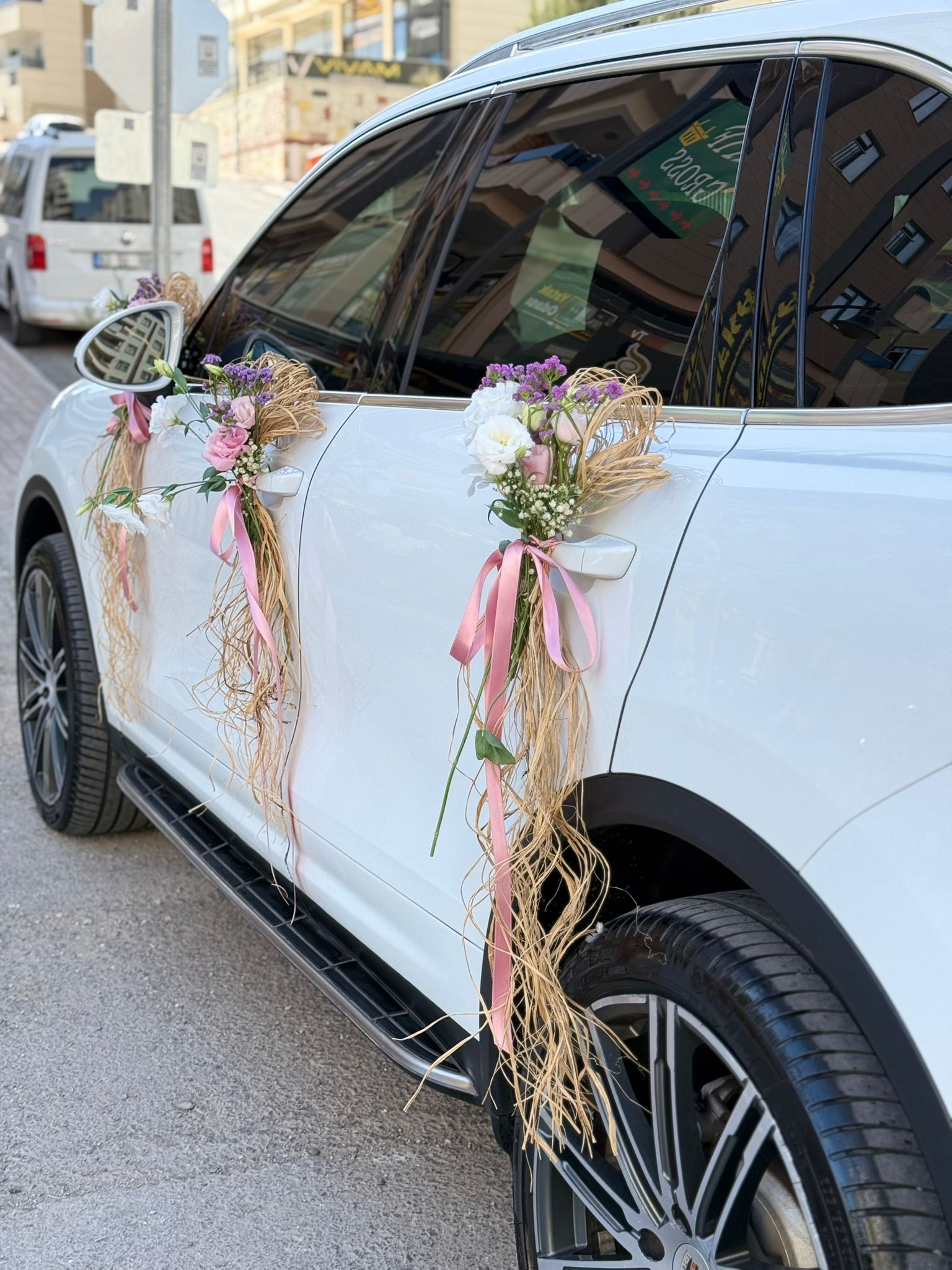 Özel Canlı Çiçeklerle Araba Süsleme