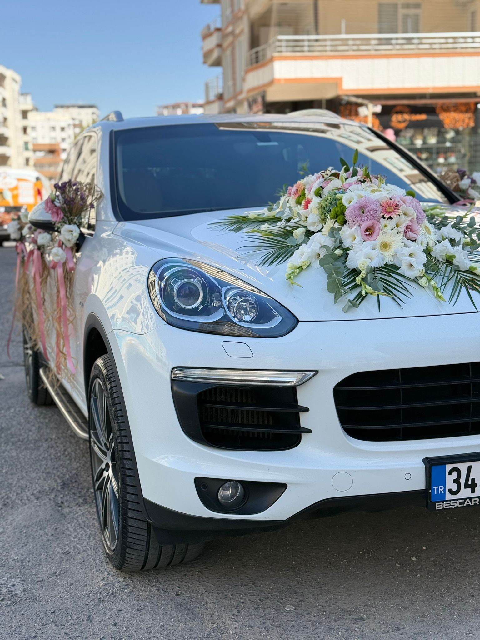 Özel Canlı Çiçeklerle Araba Süsleme