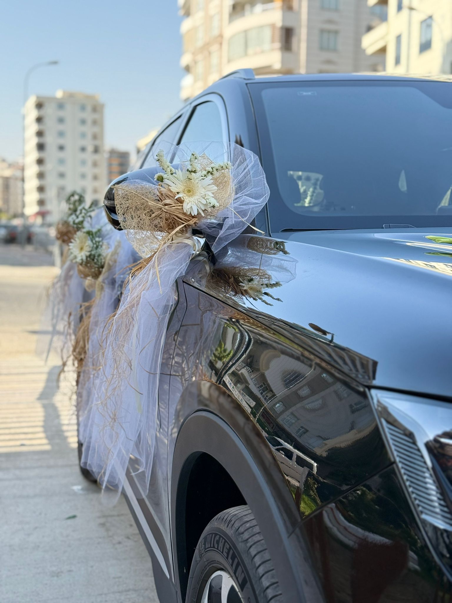 Özel Canlı Çiçeklerle Araba Süsleme