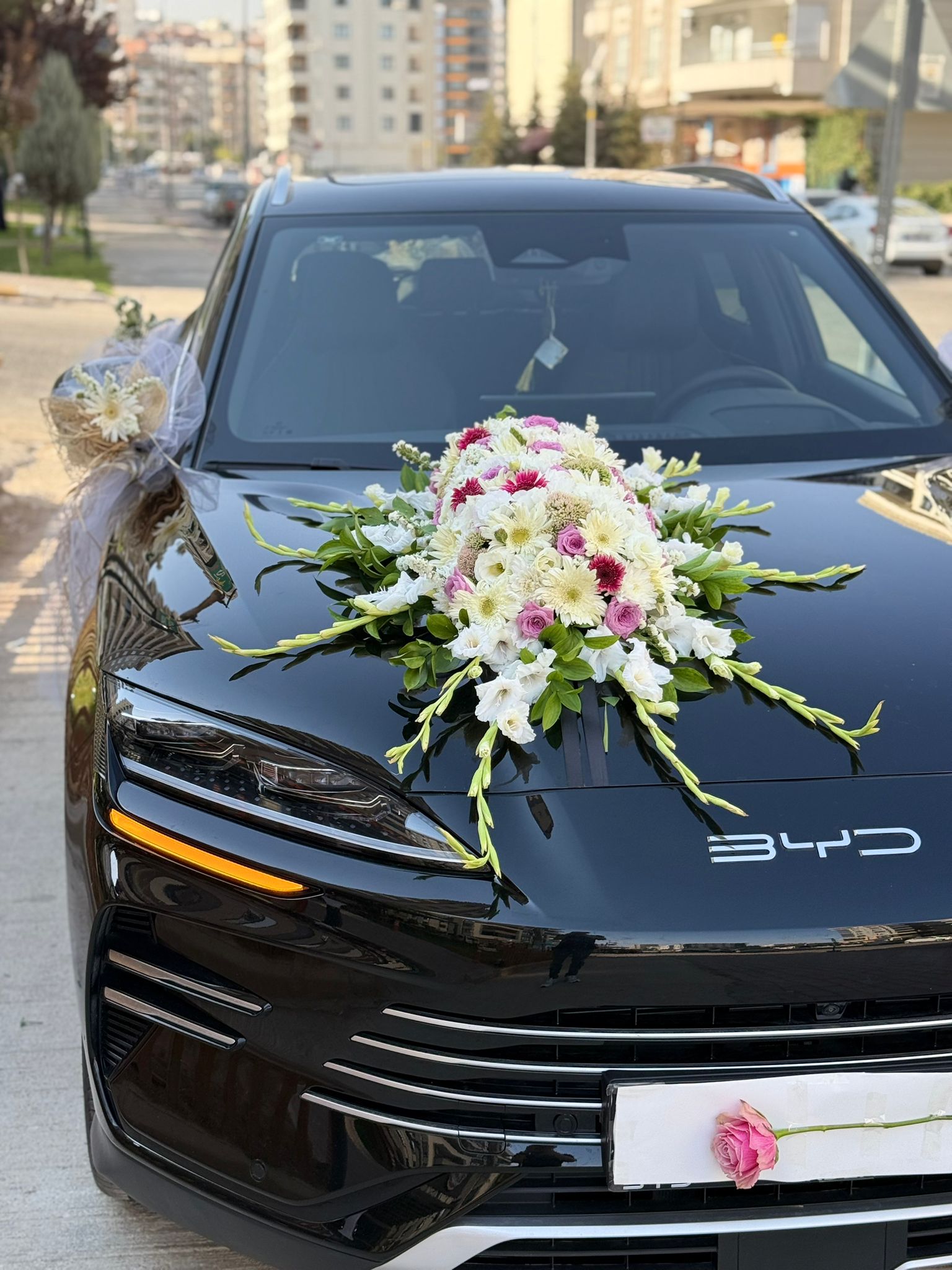 Özel Canlı Çiçeklerle Araba Süsleme