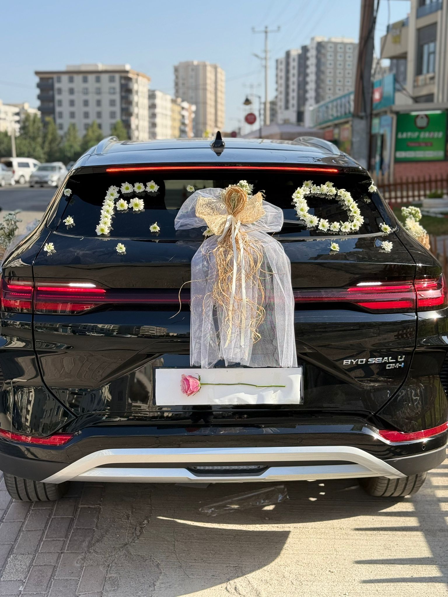 Özel Canlı Çiçeklerle Araba Süsleme