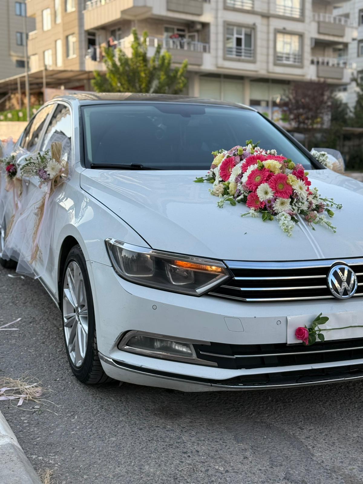 Özel Canlı Çiçeklerle Araba Süsleme