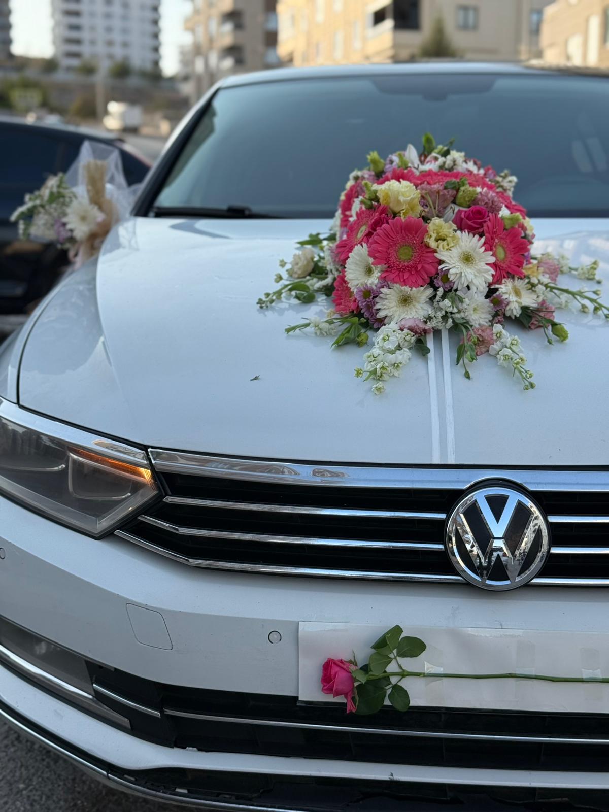 Özel Canlı Çiçeklerle Araba Süsleme