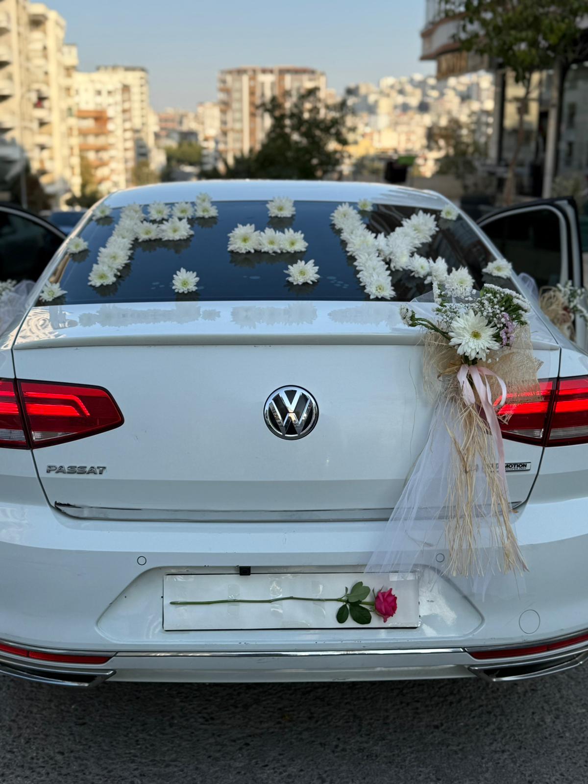 Özel Canlı Çiçeklerle Araba Süsleme