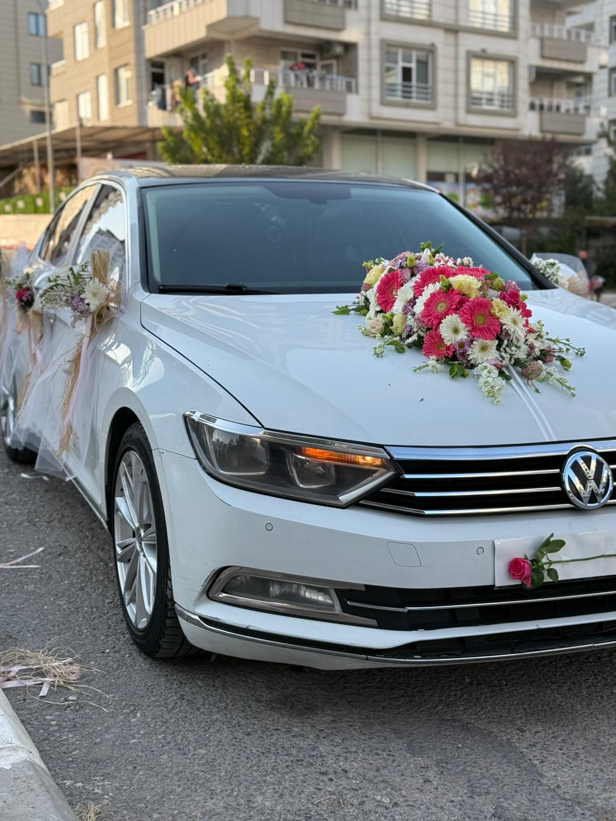 Özel Canlı Çiçeklerle Araba Süsleme
