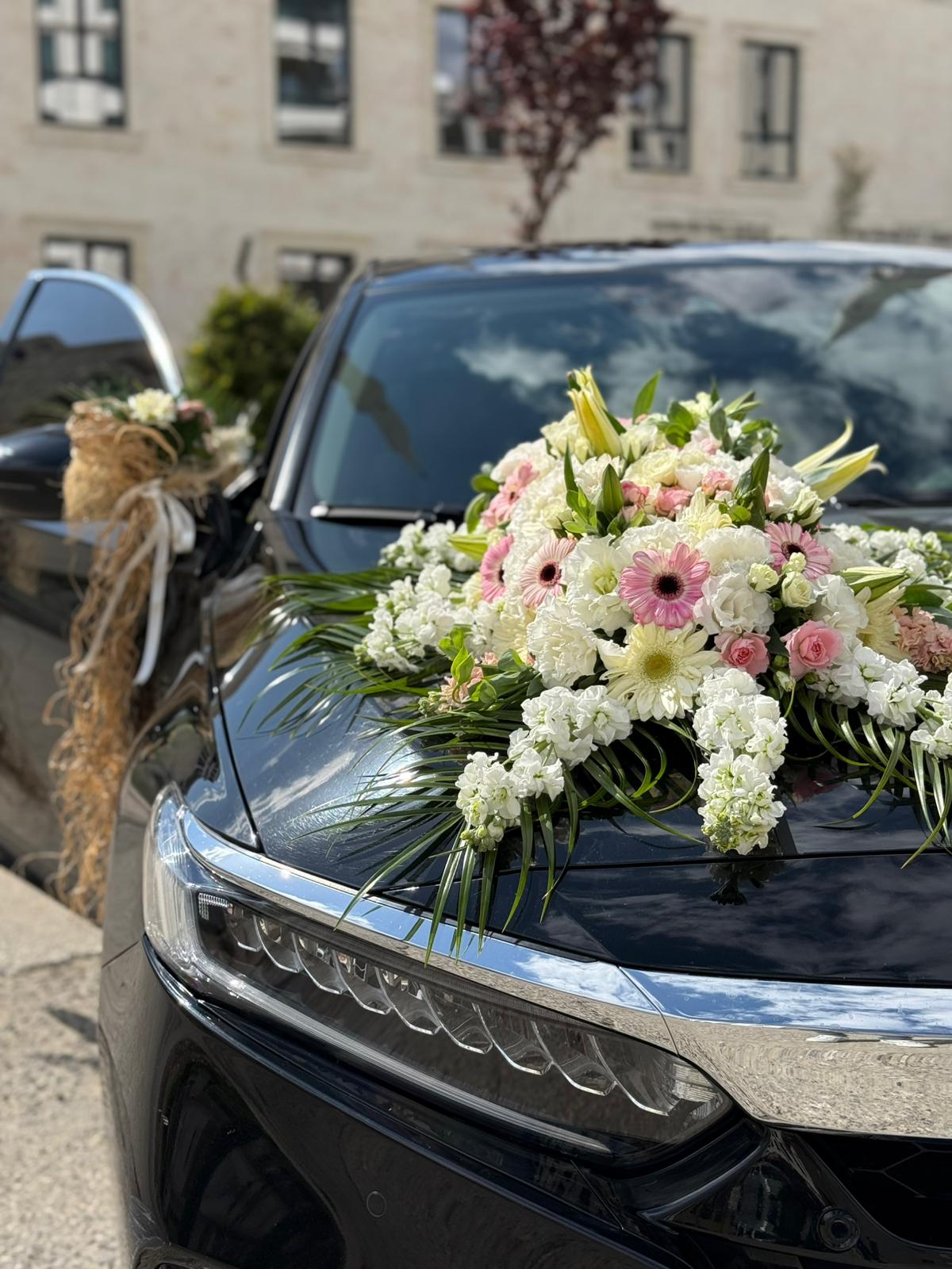 Özel Canlı Çiçeklerle Araba Süsleme