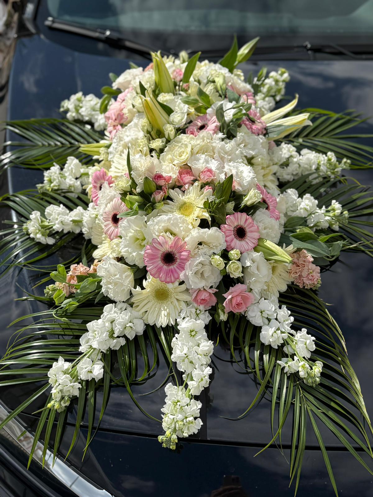 Özel Canlı Çiçeklerle Araba Süsleme