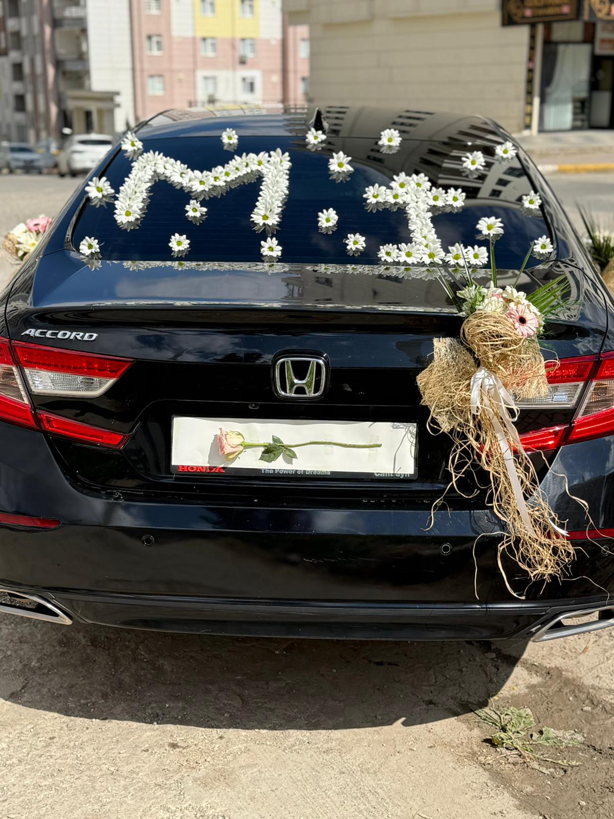 Özel Canlı Çiçeklerle Araba Süsleme