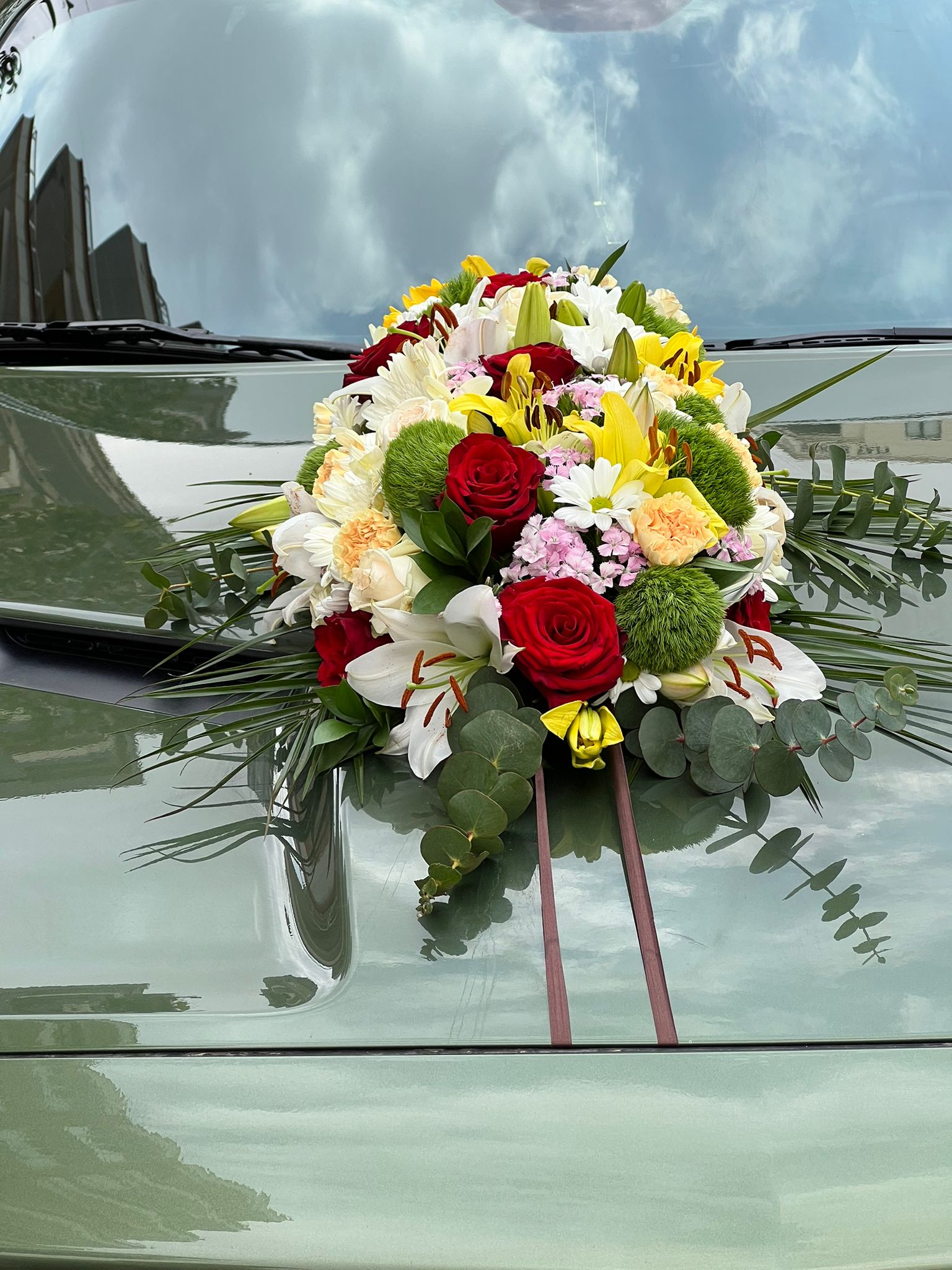 Özel Canlı Çiçeklerle Araba Süsleme