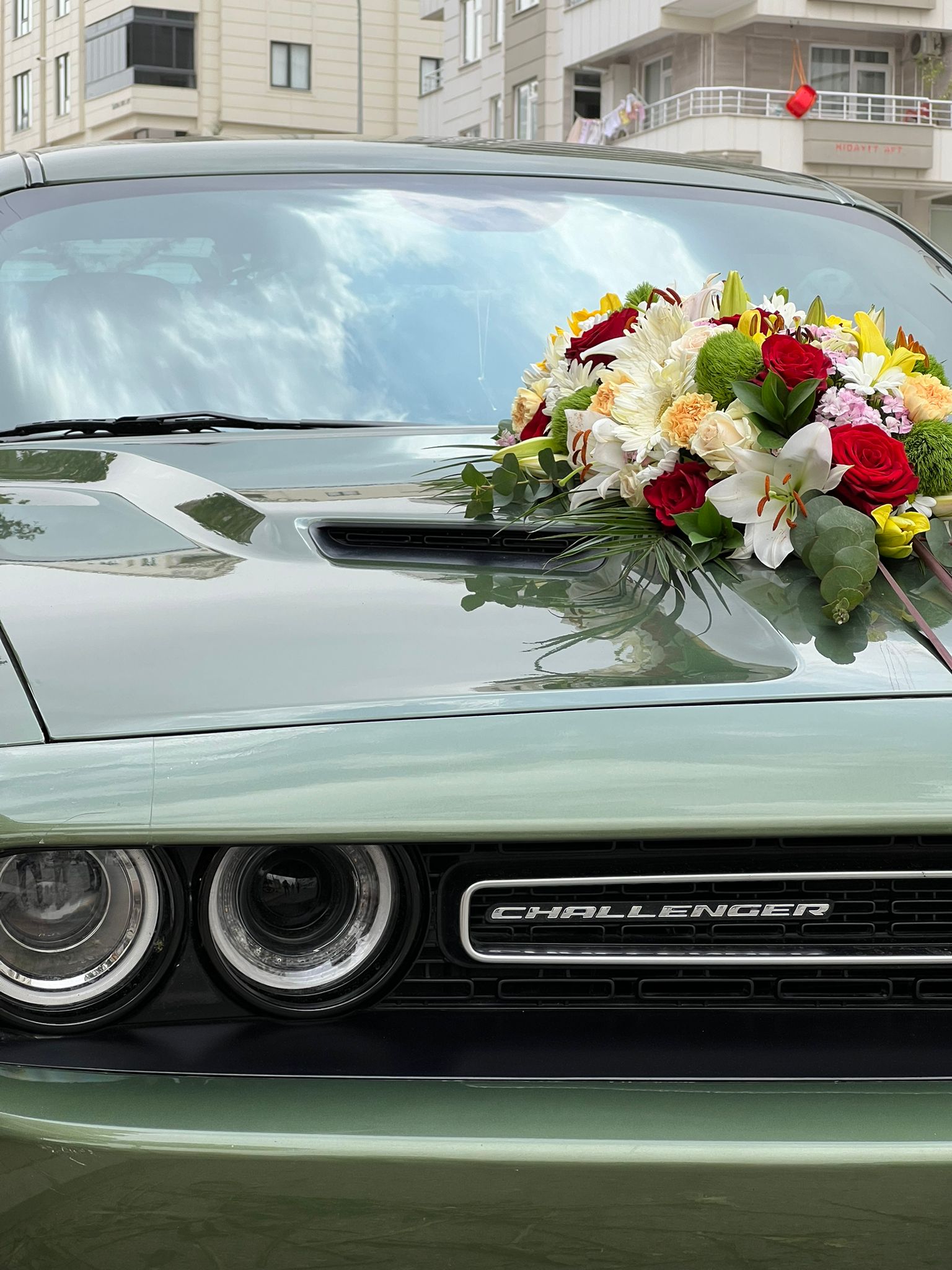 Özel Canlı Çiçeklerle Araba Süsleme