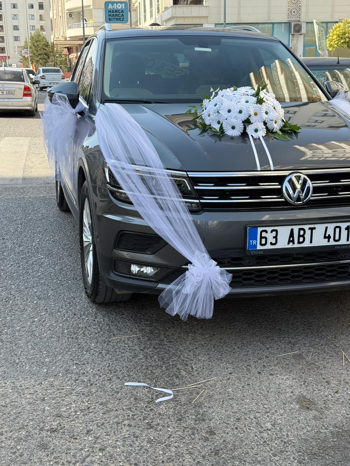 Yapay Çiçekli Araba Süsleme