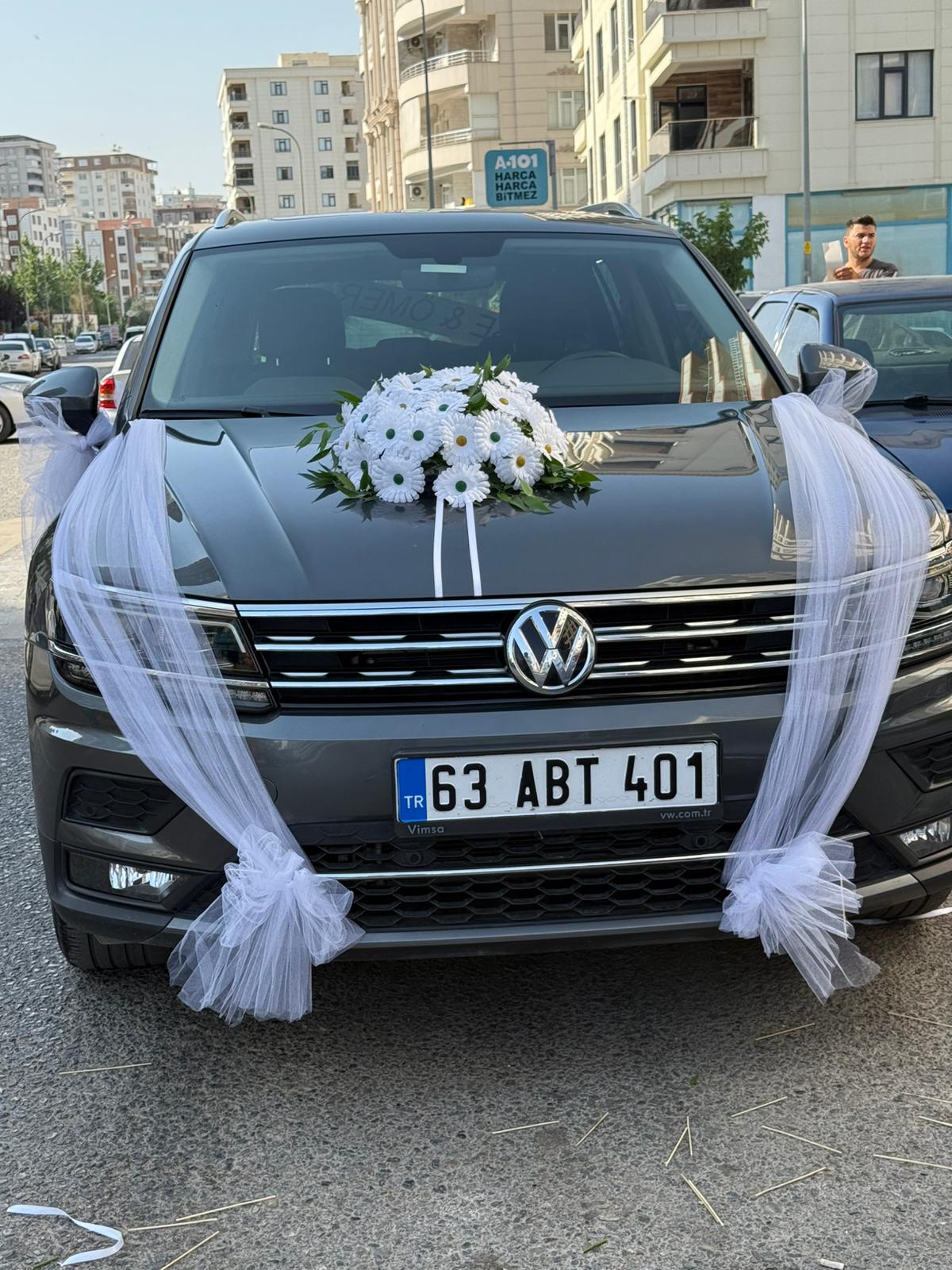 Yapay Çiçekli Araba Süsleme