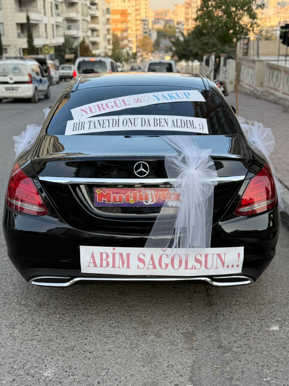 Yapay Çiçekli Araba Süsleme